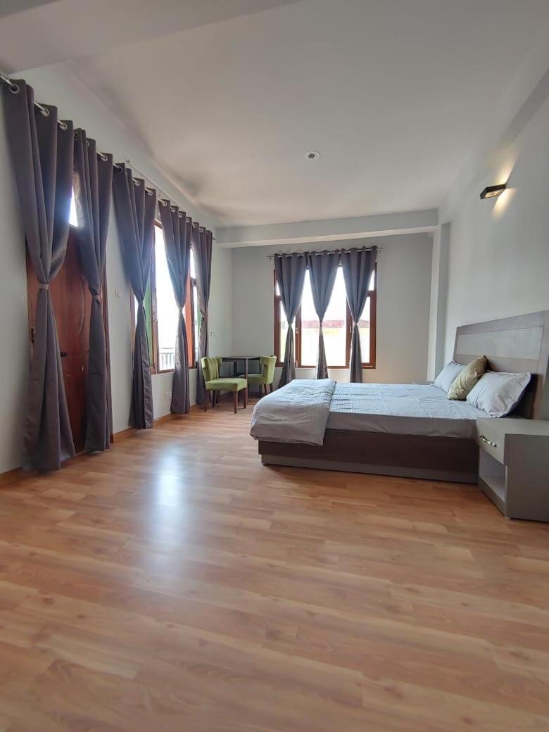 Apartament Lha Pomo Kyelang Zewnętrze zdjęcie